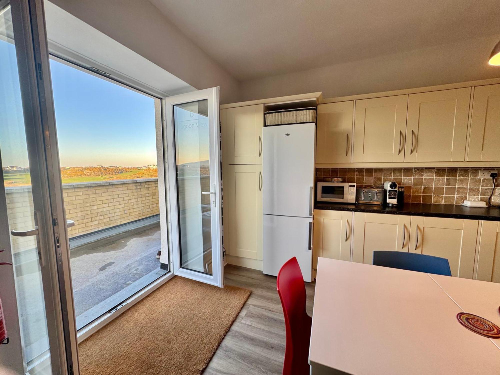Lagoon View - Sea View- Pet Friendly - 2 Bed Apt - En-Suite Trearddur Exterior photo