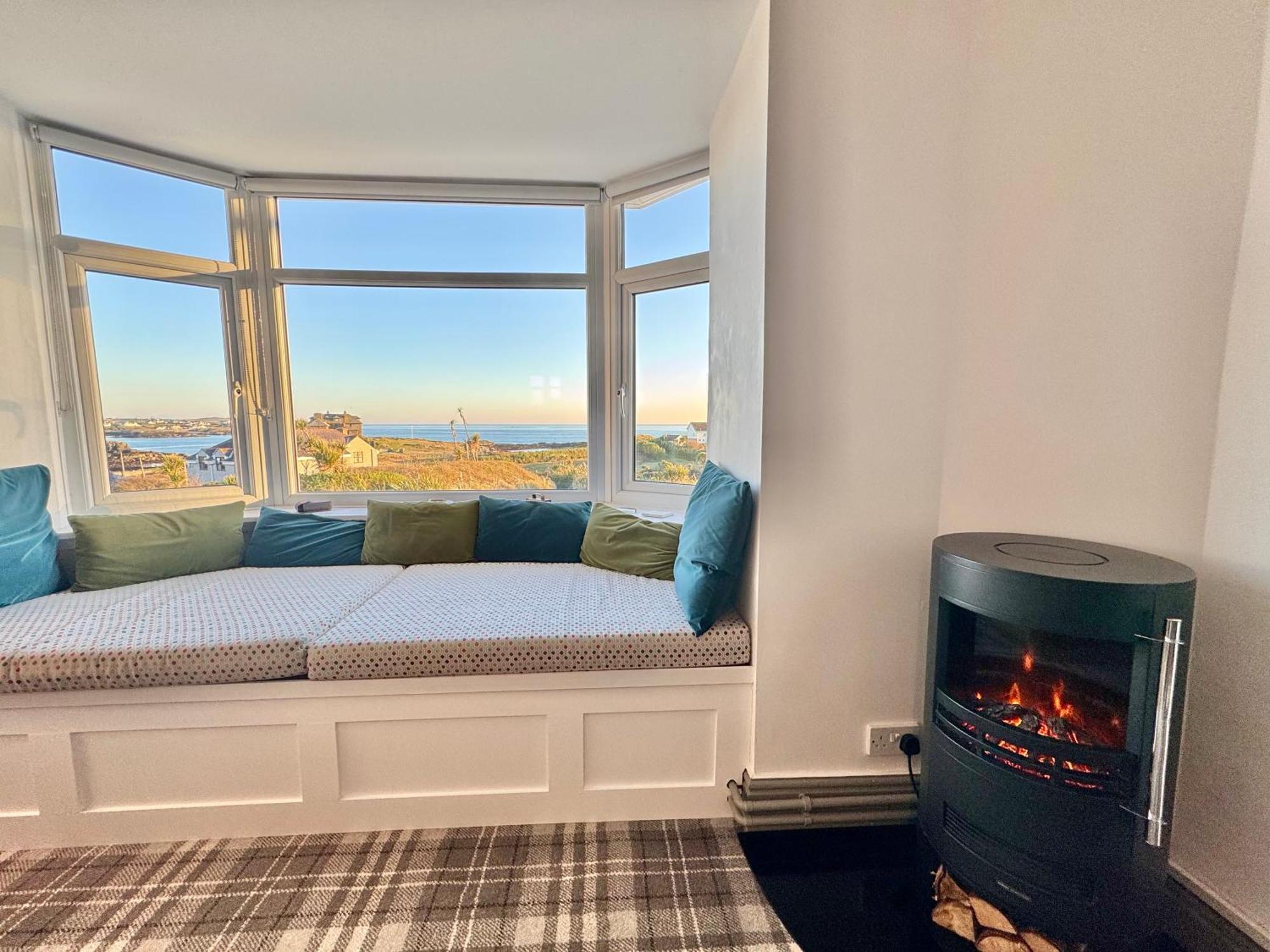 Lagoon View - Sea View- Pet Friendly - 2 Bed Apt - En-Suite Trearddur Exterior photo